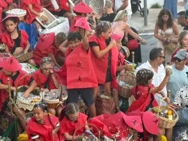 Desfile de Carrozas Fogueres Xàbia 2025 (49)