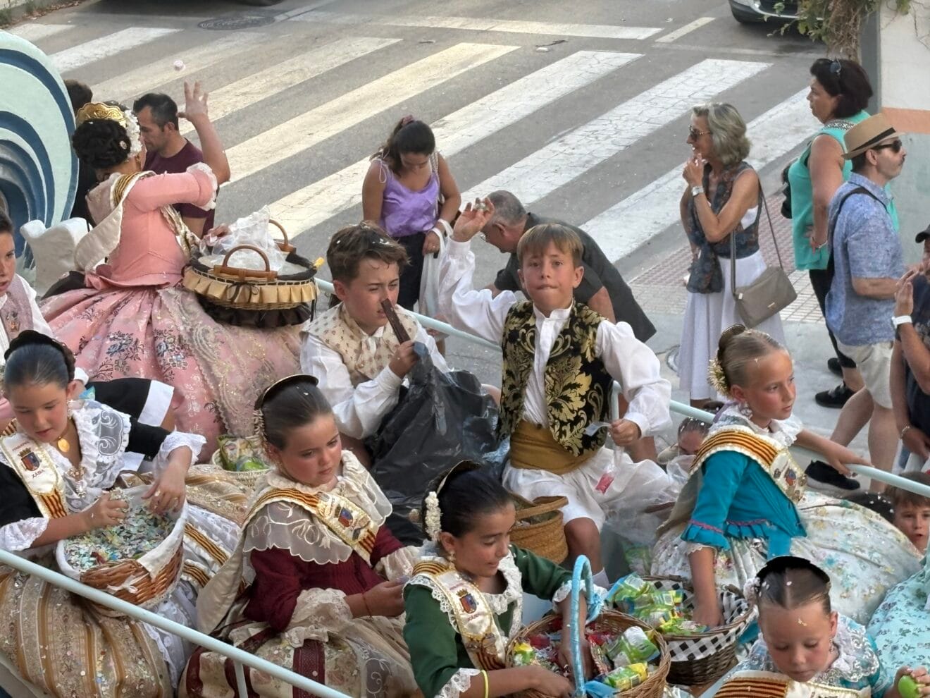 Desfile de Carrozas Fogueres Xàbia 2025 (6)