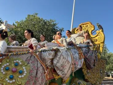 Desfile de Carrozas Fogueres Xàbia 2025 (82)