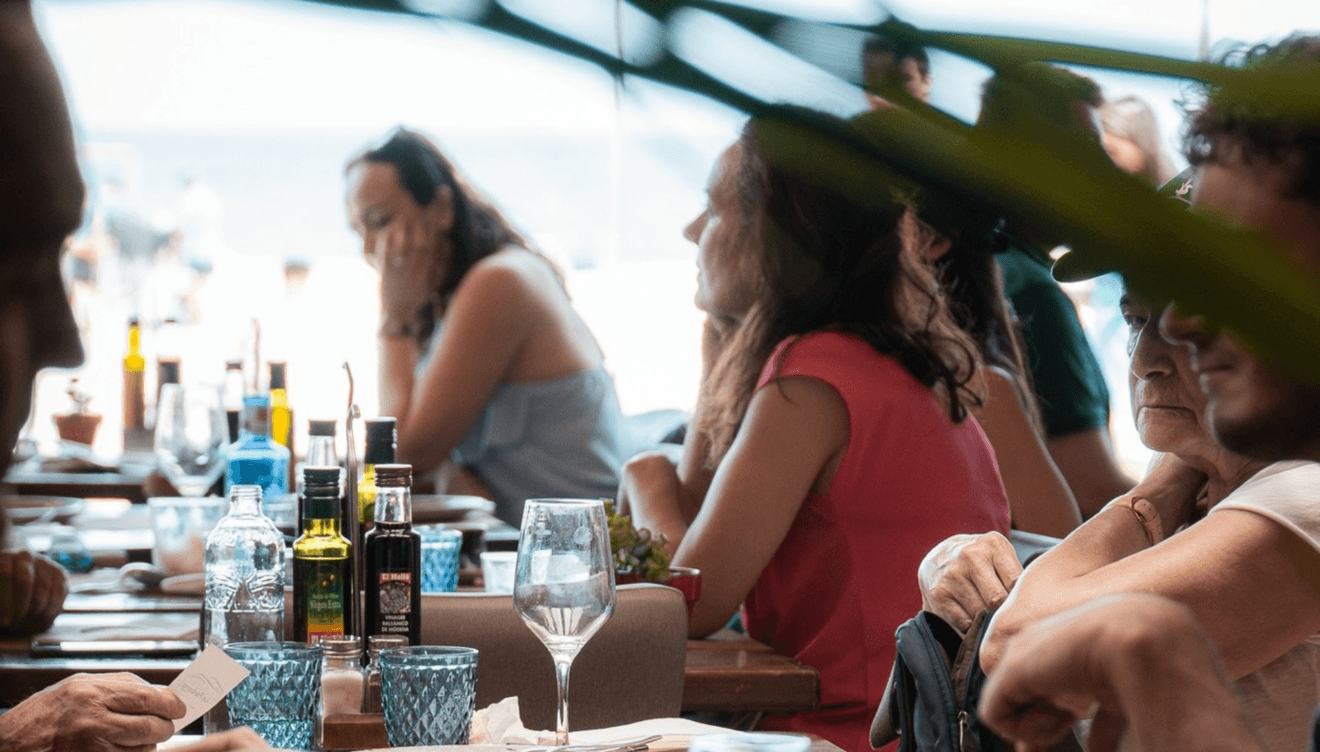 Disfruta de una comida de la mano de platos deliciosos