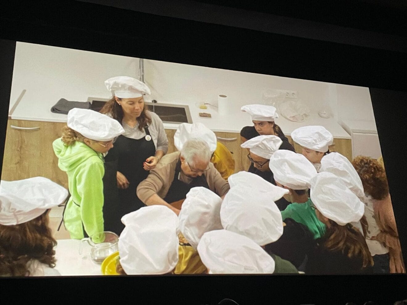 Alumnos del CEIP Port de Xàbia en uno de los momentos de las recetas