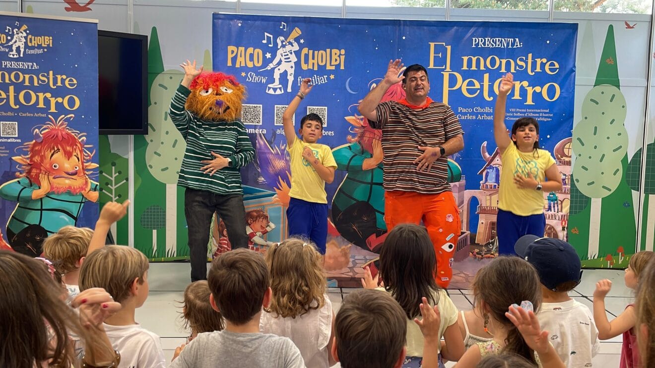 Espectáculo de El Monstre Petorro en la Feria del Libro de Madrid