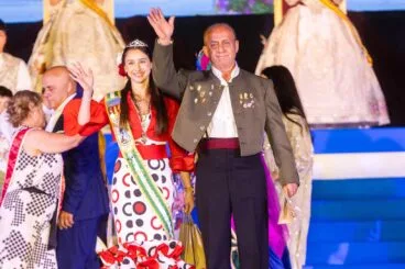 El Presidente Antonio Rodríguez y la Reina de 2024 Nerea Serra