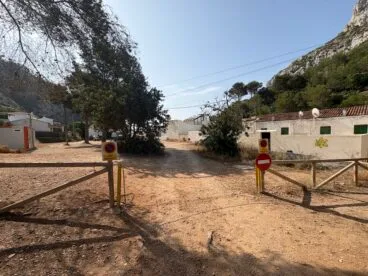 Zona reservada para el aparcamiento de residentes y trabajadores