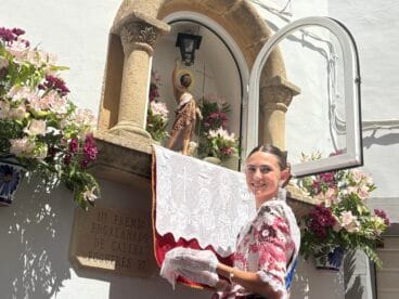 Celia Cardona, presidenta juvenil en la ofrenda a Sant Joan