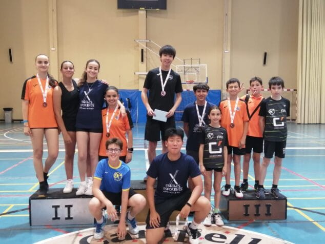 Imagen: Jugadores de las Escuelas de Bádminton