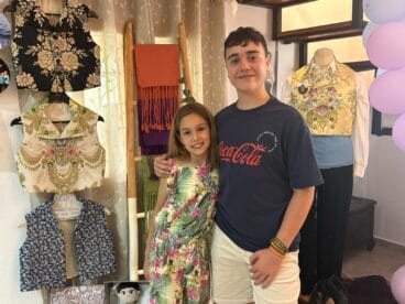 Laia y Marcos, primos y que ostentan el cargo de reina infantil y presidente juvenil Fogueres 2025