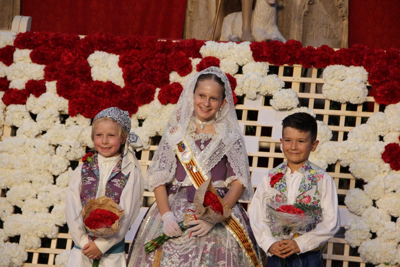 Ofrenda de flores a Sant Joan Fogueres Xàbia 2025 (74)