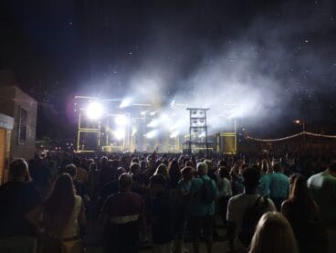 Cientos de personas disfrutan de la Orquesta Panorama en Xàbia