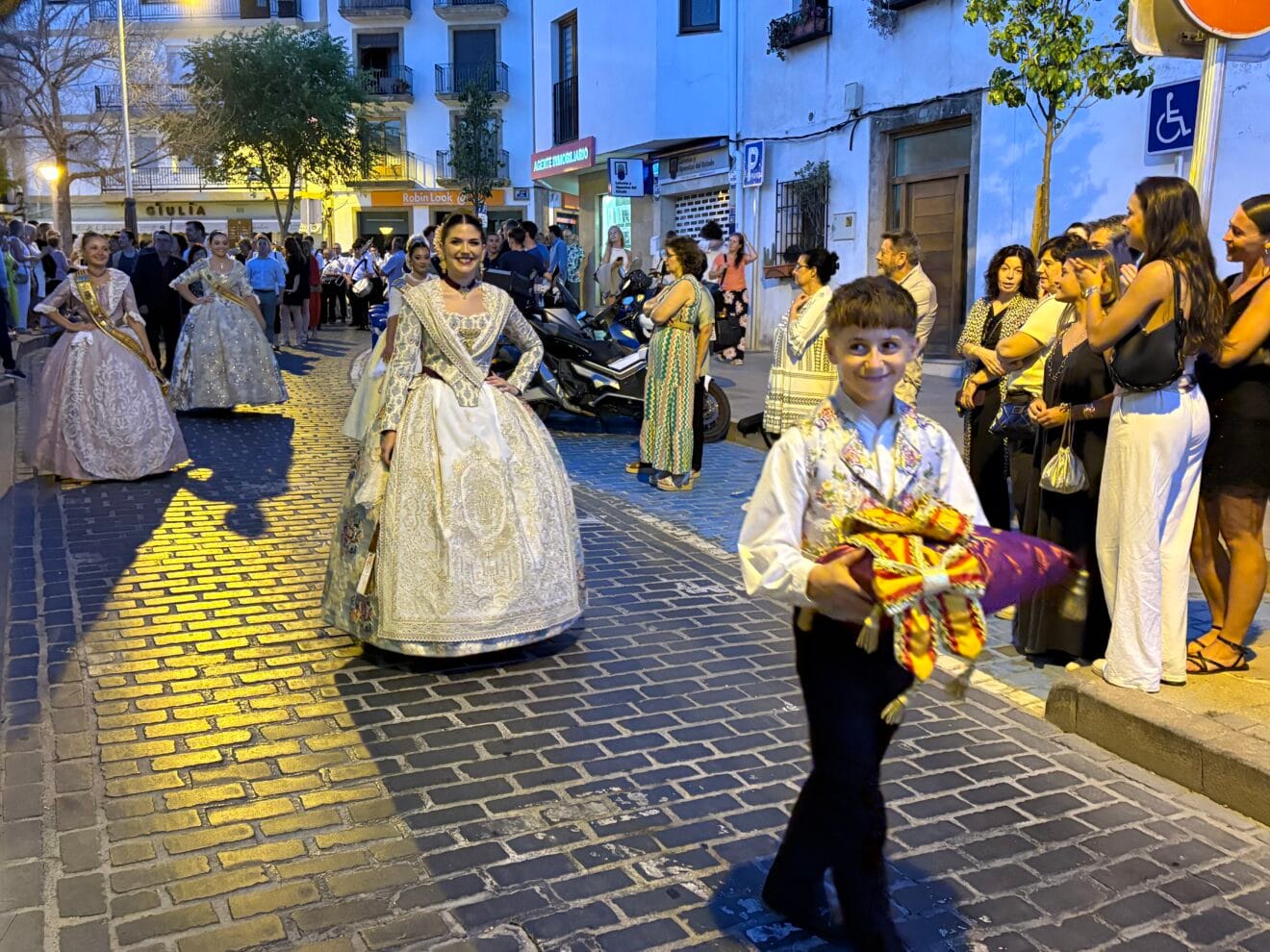 Pasacalle de la Proclamación de la Quintà 2025 'La Desmadrà' (5)