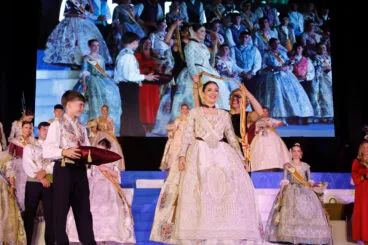Proclamación de la Quintà 2025 de Xàbia. Reina, damas, presidentes y corte de honor (102)
