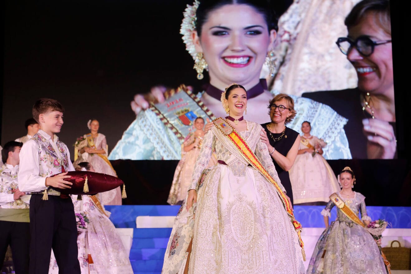 Proclamación de la Quintà 2025 de Xàbia. Reina, damas, presidentes y corte de honor (103)