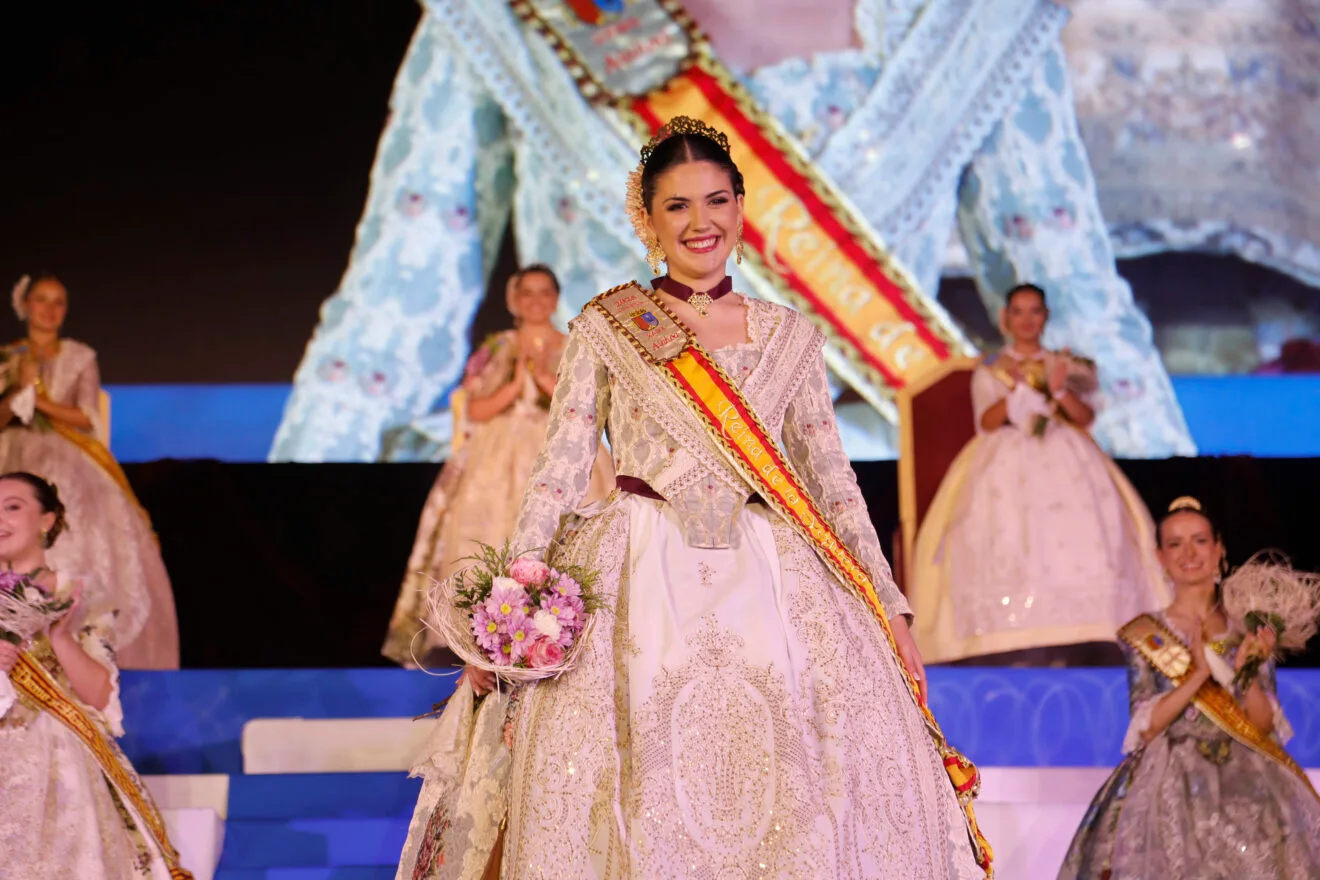 Proclamación de la Quintà 2025 de Xàbia. Reina, damas, presidentes y corte de honor (106)