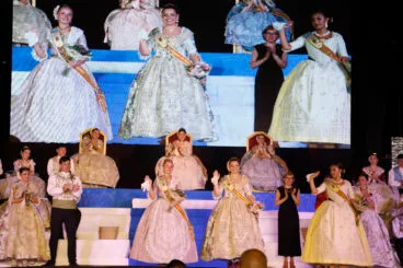 Proclamación de la Quintà 2025 de Xàbia. Reina, damas, presidentes y corte de honor (117)