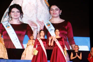 Proclamación de la Quintà 2025 de Xàbia. Reina, damas, presidentes y corte de honor (120)