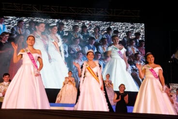 Proclamación de la Quintà 2025 de Xàbia. Reina, damas, presidentes y corte de honor (123)