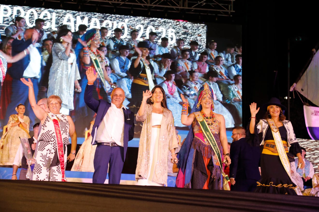 Proclamación de la Quintà 2025 de Xàbia. Reina, damas, presidentes y corte de honor (126)