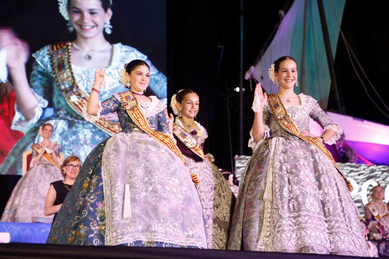 Proclamación de la Quintà 2025 de Xàbia. Reina, damas, presidentes y corte de honor (129)