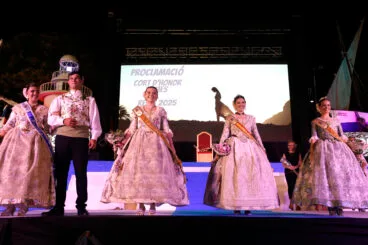 Proclamación de la Quintà 2025 de Xàbia. Reina, damas, presidentes y corte de honor (152)
