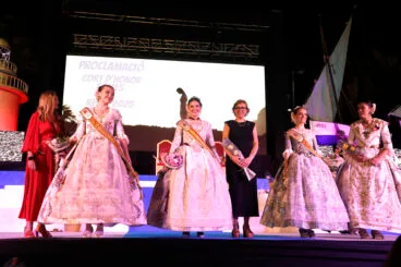 Proclamación de la Quintà 2025 de Xàbia. Reina, damas, presidentes y corte de honor (158)