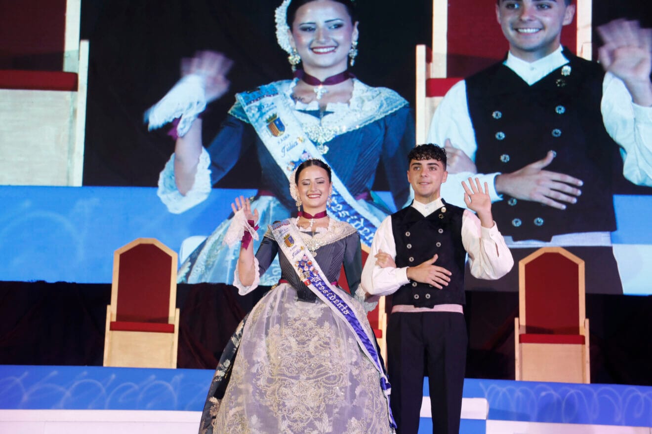 Proclamación de la Quintà 2025 de Xàbia. Reina, damas, presidentes y corte de honor (16)