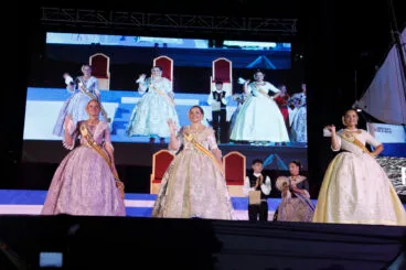 Proclamación de la Quintà 2025 de Xàbia. Reina, damas, presidentes y corte de honor (17)