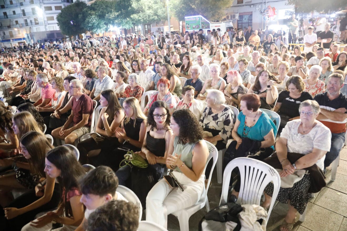 Proclamación de la Quintà 2025 de Xàbia. Reina, damas, presidentes y corte de honor (20)