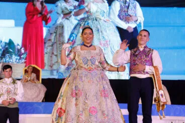 Proclamación de la Quintà 2025 de Xàbia. Reina, damas, presidentes y corte de honor (21)