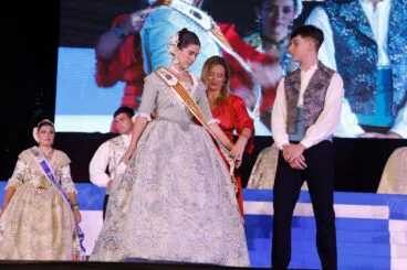 Proclamación de la Quintà 2025 de Xàbia. Reina, damas, presidentes y corte de honor (22)