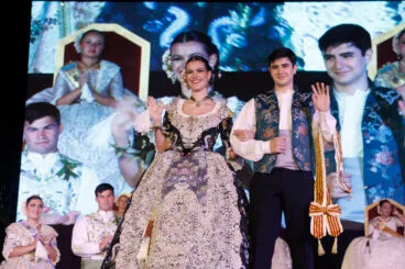 Proclamación de la Quintà 2025 de Xàbia. Reina, damas, presidentes y corte de honor (25)