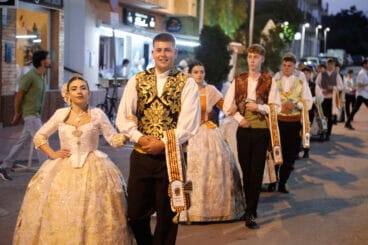 Proclamación de la Quintà 2025 de Xàbia. Reina, damas, presidentes y corte de honor (3)