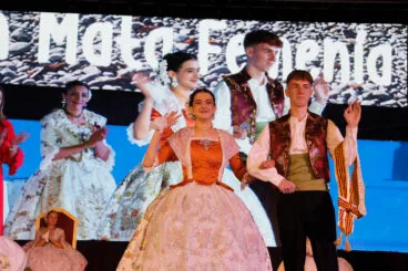 Proclamación de la Quintà 2025 de Xàbia. Reina, damas, presidentes y corte de honor (31)