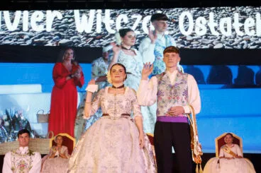 Proclamación de la Quintà 2025 de Xàbia. Reina, damas, presidentes y corte de honor (35)