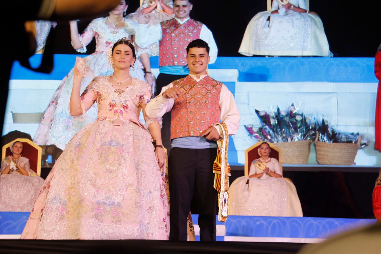 Proclamación de la Quintà 2025 de Xàbia. Reina, damas, presidentes y corte de honor (36)