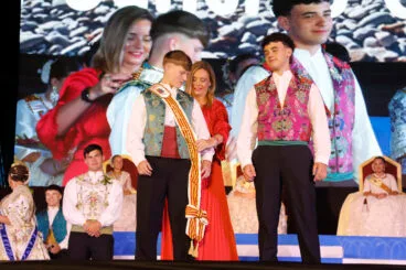 Proclamación de la Quintà 2025 de Xàbia. Reina, damas, presidentes y corte de honor (43)