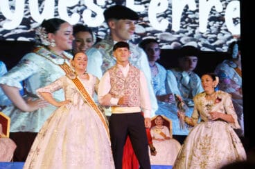 Proclamación de la Quintà 2025 de Xàbia. Reina, damas, presidentes y corte de honor (47)