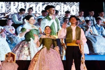 Proclamación de la Quintà 2025 de Xàbia. Reina, damas, presidentes y corte de honor (54)