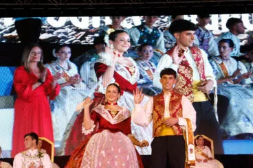 Proclamación de la Quintà 2025 de Xàbia. Reina, damas, presidentes y corte de honor (58)