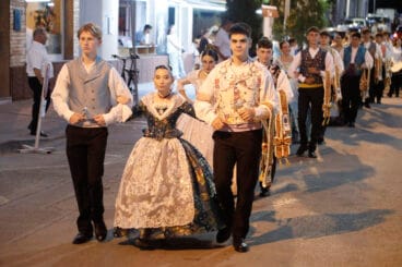 Proclamación de la Quintà 2025 de Xàbia. Reina, damas, presidentes y corte de honor (6)