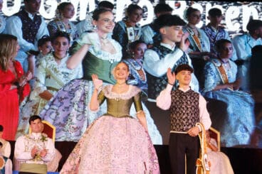 Proclamación de la Quintà 2025 de Xàbia. Reina, damas, presidentes y corte de honor (63)