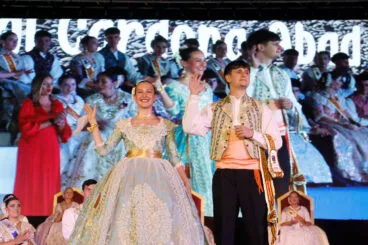 Proclamación de la Quintà 2025 de Xàbia. Reina, damas, presidentes y corte de honor (72)