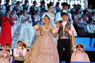 Proclamación de la Quintà 2025 de Xàbia. Reina, damas, presidentes y corte de honor (76)