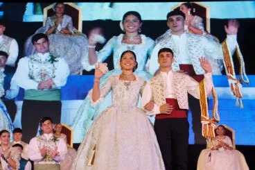 Proclamación de la Quintà 2025 de Xàbia. Reina, damas, presidentes y corte de honor (77)