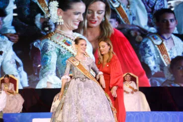 Proclamación de la Quintà 2025 de Xàbia. Reina, damas, presidentes y corte de honor (83)