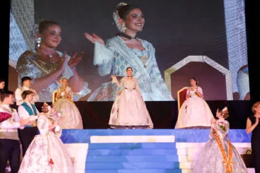 Proclamación de la Quintà 2025 de Xàbia. Reina, damas, presidentes y corte de honor (96)