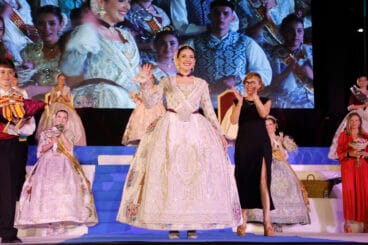 Proclamación de la Quintà 2025 de Xàbia. Reina, damas, presidentes y corte de honor (98)