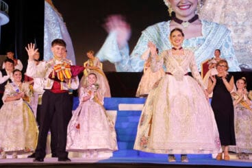 Proclamación de la Quintà 2025 de Xàbia. Reina, damas, presidentes y corte de honor (99)