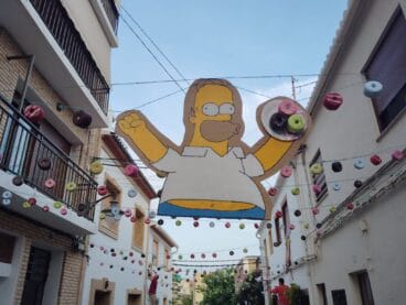 Así lucía la calle engalanada Virgen de la Merced de Xàbia