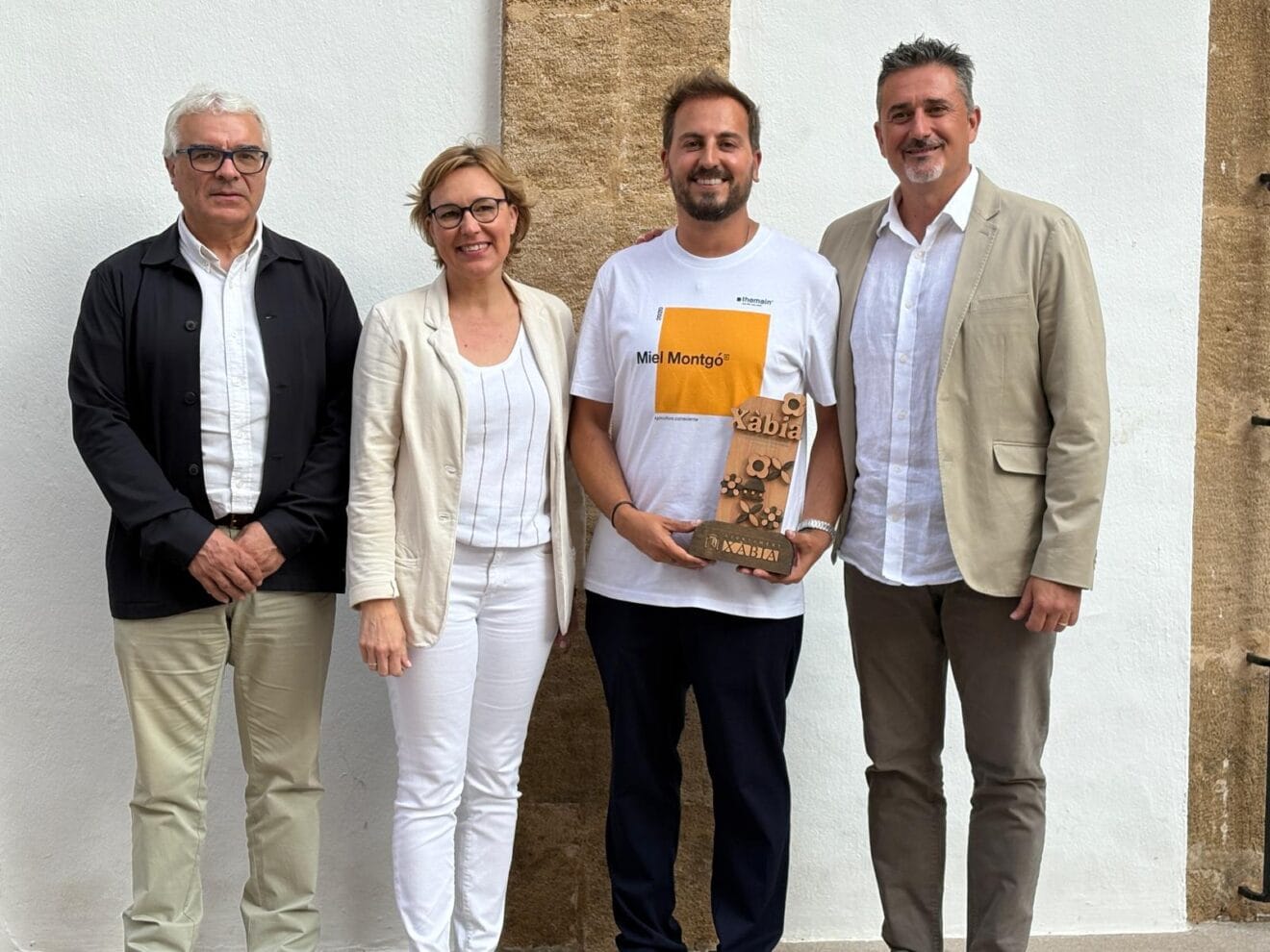 Miel Montgó gana el Premio a la acción medioambiental