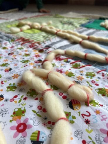 Parte de la colcha elaborada por los alumnos del CEIP Graüll para Art al Vent